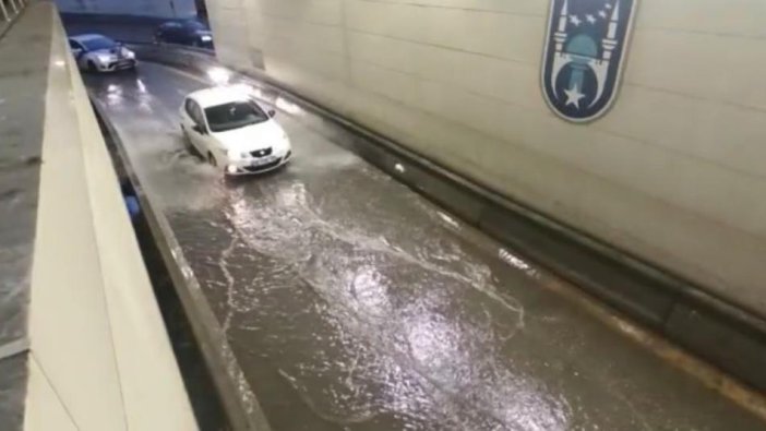 Ankara'da dolu ve sağanak etkili oldu