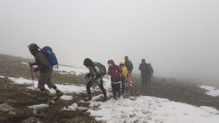Van Gölü'nü korumak için Ağrı Dağı'na çıktılar!