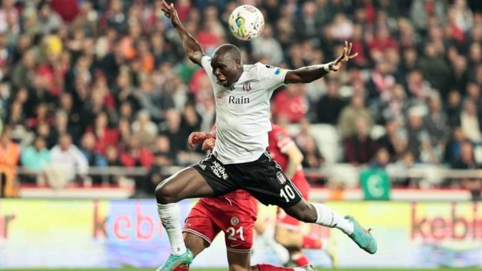 Aboubakar'ın pozisyonu penaltı mı? Ünlü hakemler açıkladı