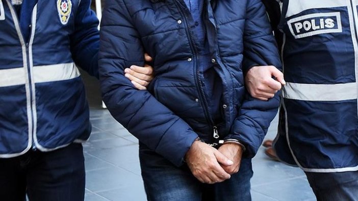 Göçmenlere sahte belge hazırlayan şebekeye operasyon