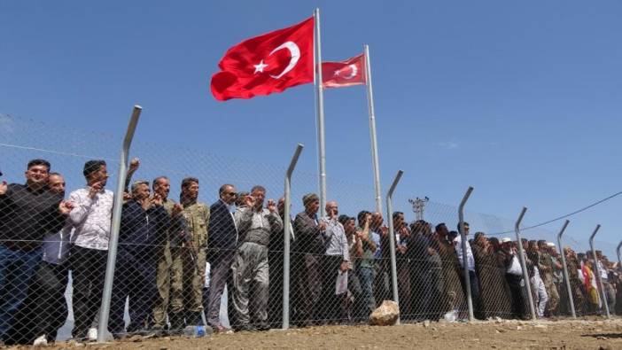 Hakkari'de 30 yıl sonra açılan sınır kapısı heyecanı!