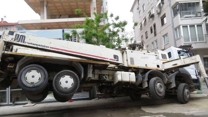 Faciadan dönüldü: Kadıköy’de yol çöktü!