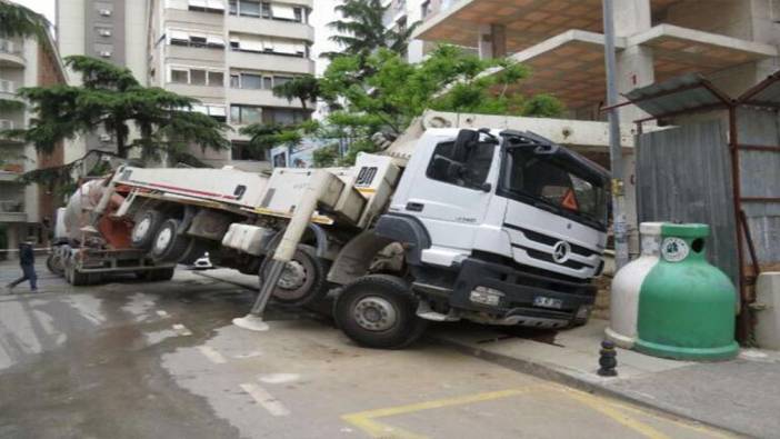 Kadıköy’de korkutan kaza; beton dökme pompası yan yattı