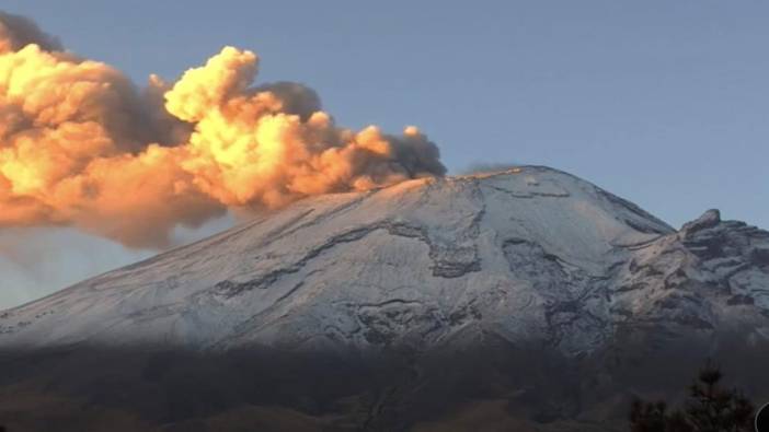 Popocatepetl Yanardağı’nda şiddetli patlama: Küller evlere kadar ulaştı
