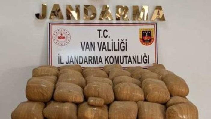 Van'da kayalıklara gizlenmiş 36 kilogram esrar ele geçirildi