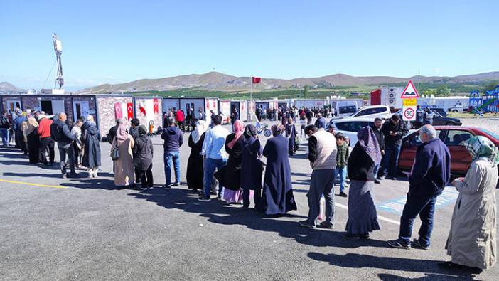 “Depremzede seçmenler” Malatya’da oy kullanıyor