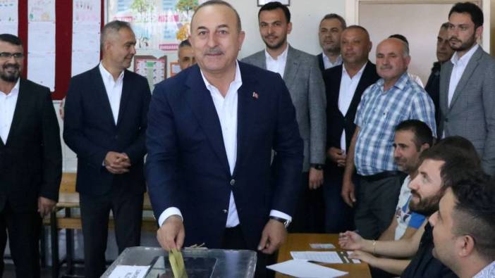 Bakan Çavuşoğlu da şikayet etti: Liste uzundu, zarfa zor sığdı!