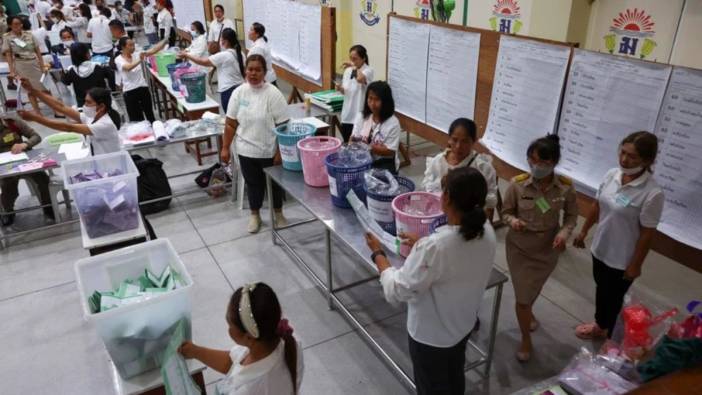 O ülkede sandıktan koalisyon çıktı