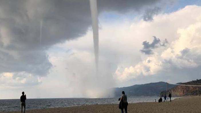 Teksas'ı hortum vurdu: Ölü ve yaralılar var