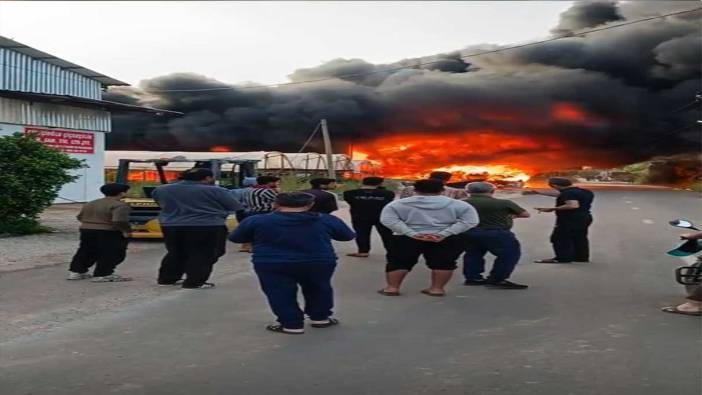 Tesis alev alev yandı; gökyüzü adeta siyaha büründü