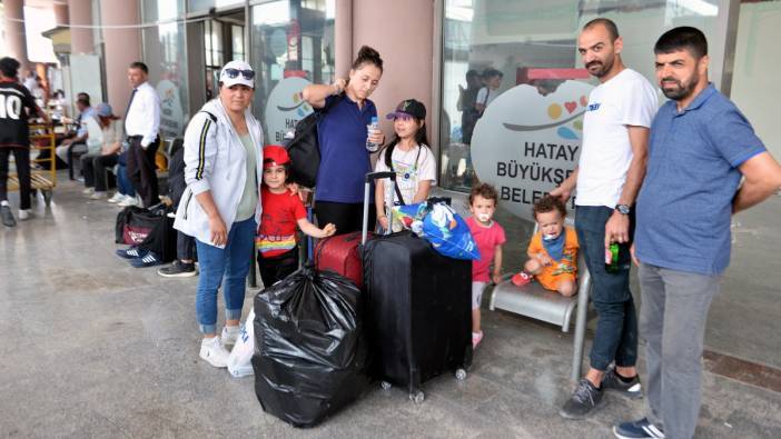 Oylarını kullanan Hataylılar, kentten ayrılıyor