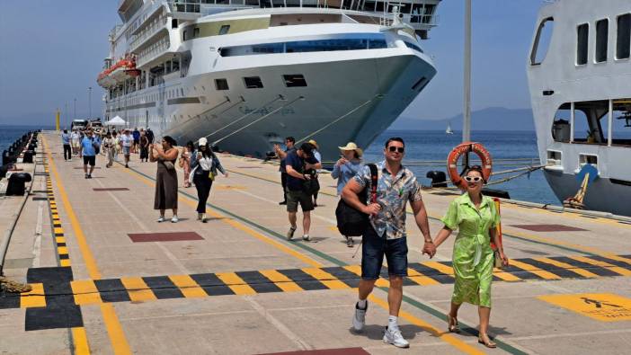 Kuşadası'na 7 bin 550 turist geldi