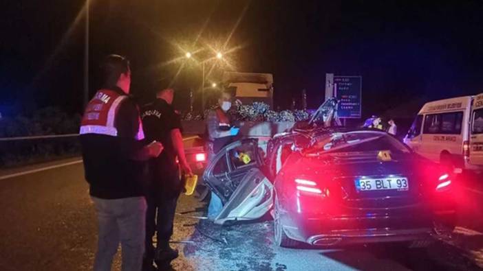 İzmir'de otomobil tıra çarptı: 1 ölü