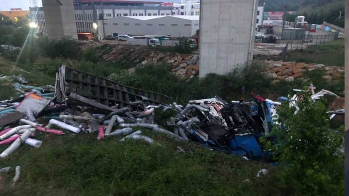 Gebze'de tır dere yatağına düştü: 1 ölü