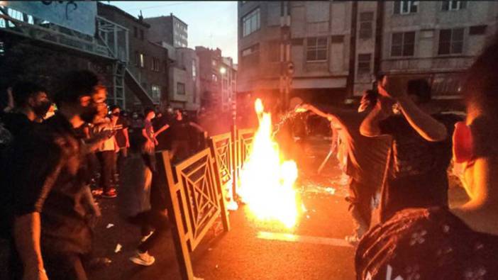 İran’da Mahsa Amini protestolarında 3 kişiye idam!