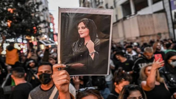 İran'da 3 kişinin idam edilmesi protesto edildi