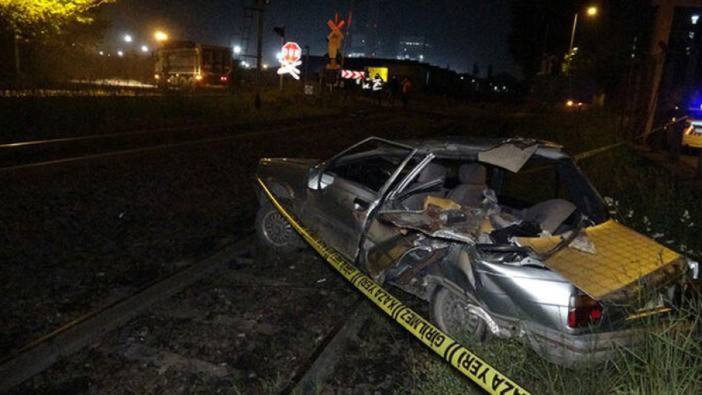 Zonguldak'ta tren otomobile çarptı!