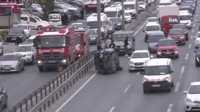 Avcılar’da kontrolden çıkan araç metrobüs bariyerine çarptı!