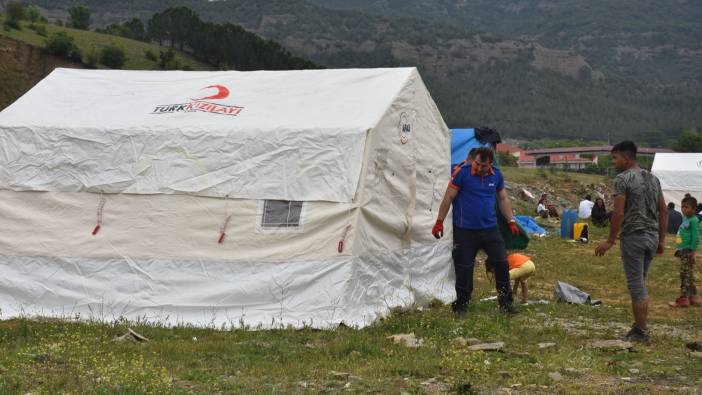 Sinop’ta sağanak sonrası çadırları su bastı