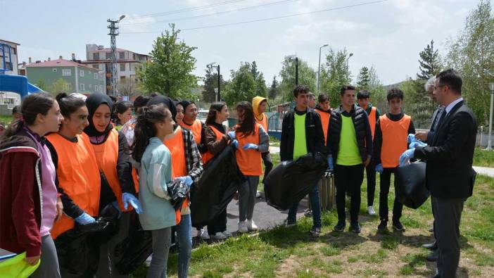 Refahiye’de liseli öğrencilerden çevre duyarlılığı