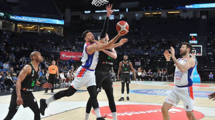 Anadolu Efes play-offlara hızlı başladı