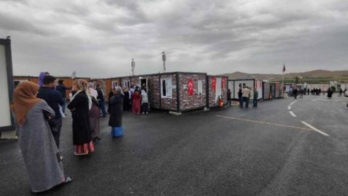 Malatya'da 'depremzede seçmenler' konteynerde oy kullanıyor