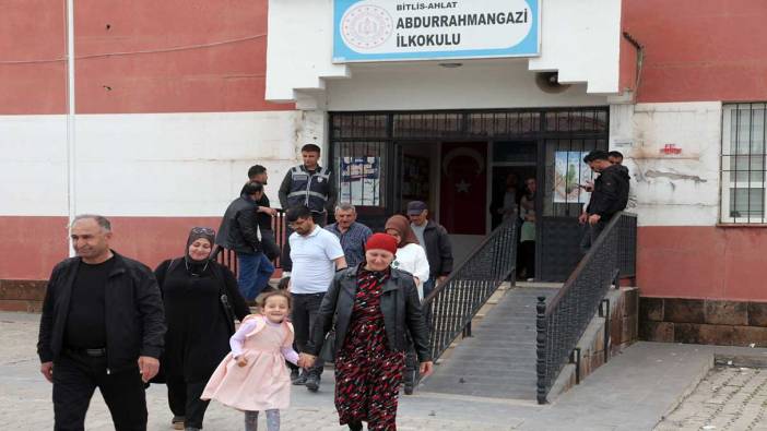 Bitlis’te Ahıska Türkleri ikinci tur için oylarını kullandı