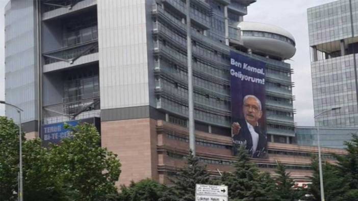 CHP Genel Merkezi'ne sandıklar açılmadan Kılıçdaroğlu pankartı asıldı