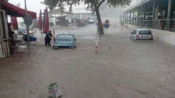 Manisa'da sağanak su baskınlarına yol açtı