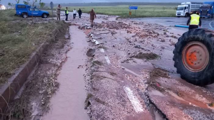 Tunceli’de heyelan nedeniyle yol kapandı