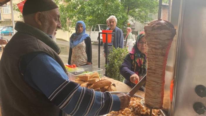 Erdoğan için döner ve tulumba dağıttı