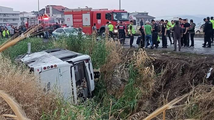 İzmir'de cezaevi aracı devrildi: 10 yaralı