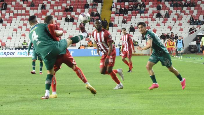 Sivasspor ligde kalmayı garantiledi!