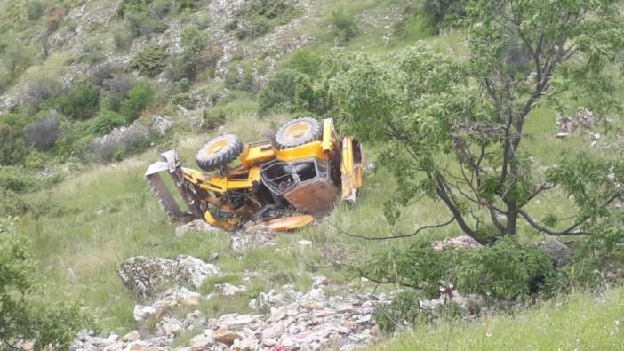 Afyon'da iş makinesi uçuruma devrildi