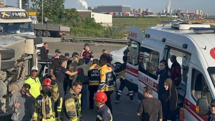 Kocaeli'nde servis aracı devrildi: 13 yaralı