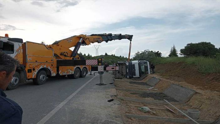 Beton mikseri devrildi; 1 yaralı