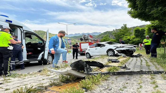 Kiraladığı otomobille yolculuğu fazla sürmedi; 1 kilometre sonra kaza yaptı