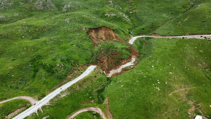 Yayla yolu heyelanda çöktü