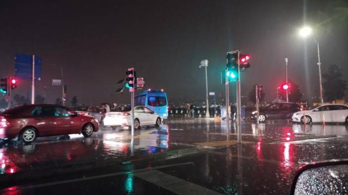 İstanbul'da sağanak yağış başladı