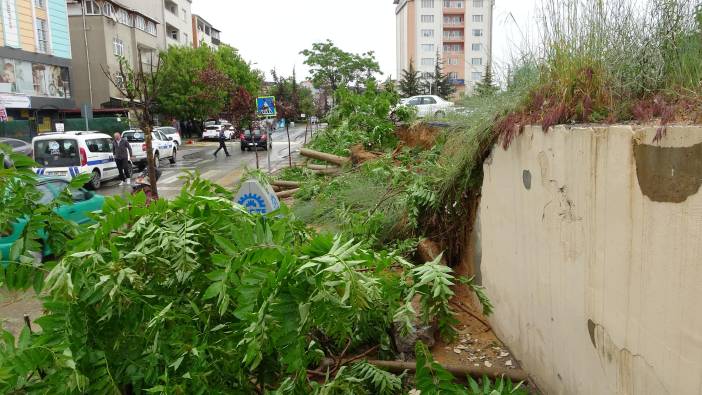 Gebze’de otoparkın istinat duvarı çöktü