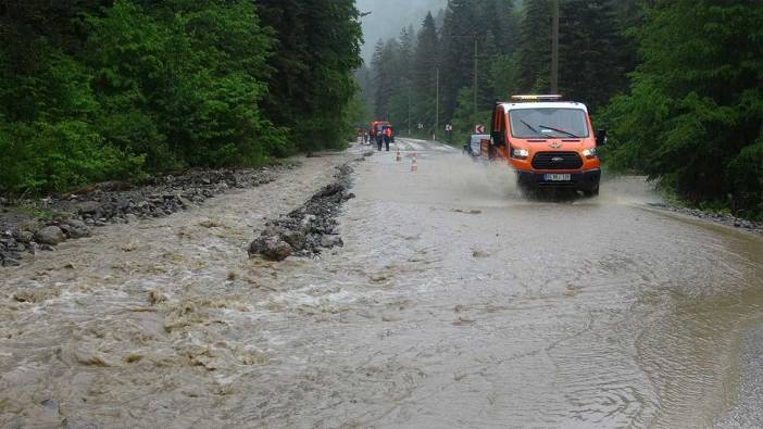 Sağanak yağış Bolu’yu fena vurdu; dereler taştı, göçükler oluştu