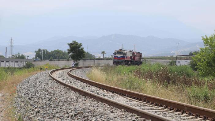 Selde çöken tren hattında onarım çalışması devam ediyor