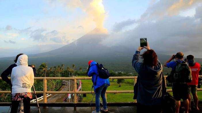 Filipinler’de Mayon Yanardağı'nda volkanik hareketlilik