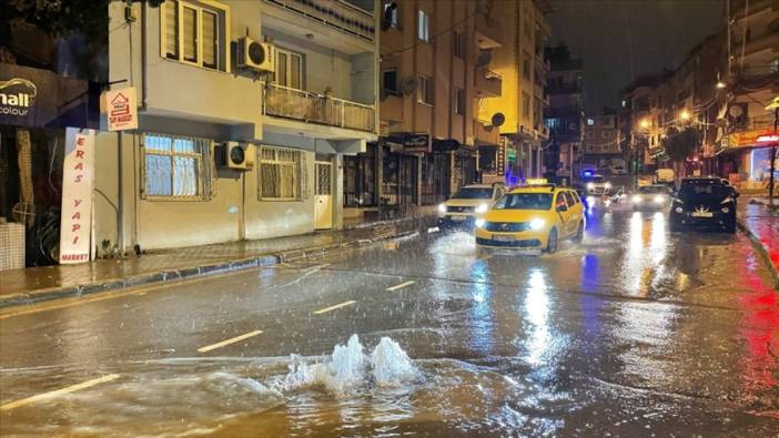 İzmir'de sağanak etkili oldu