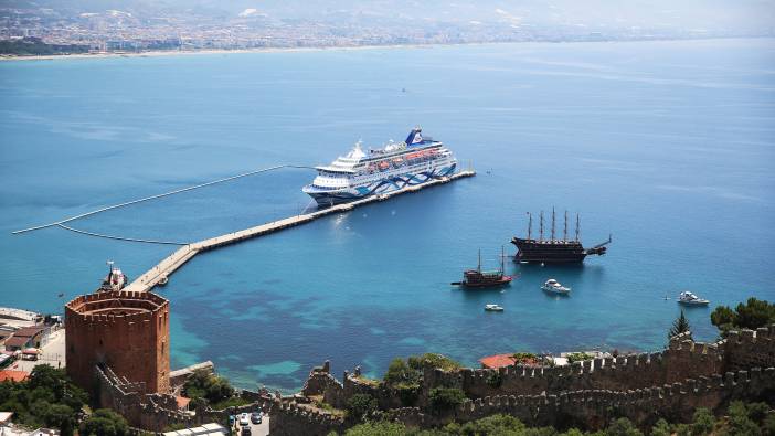 1601 İsrailli turist kruvaziyerle Alanya'ya geldi