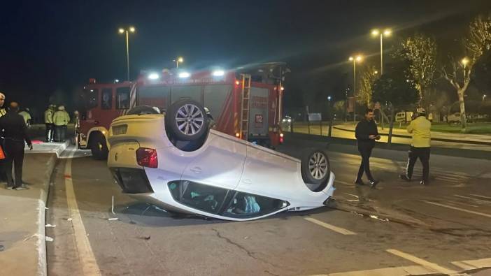 Kocaeli'de sürücü devrilen otomobilden yara almadan kurtuldu