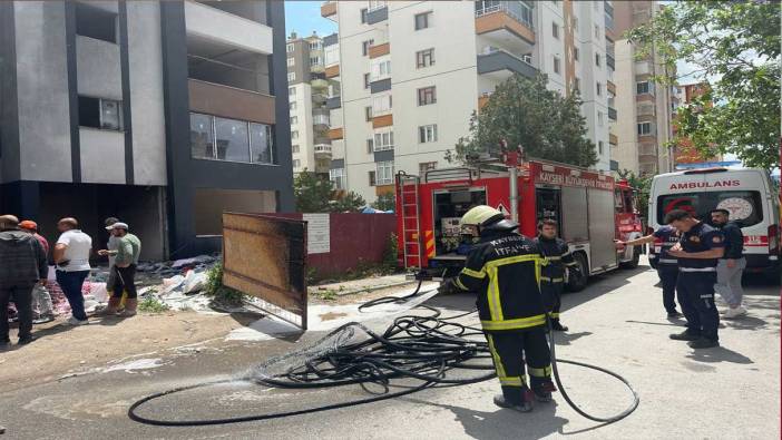 İnşaat halindeki binanın yalıtım malzemeleri kül oldu