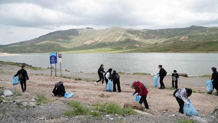 Erciyes'te 350 kişi 5 ton çöp topladı