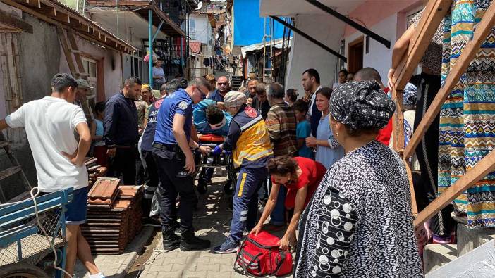 Evinin çatısına çıktı; merdivenden düştü