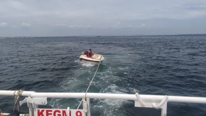 Çanakkale Boğazı'nda sürüklenen tekne kurtarıldı